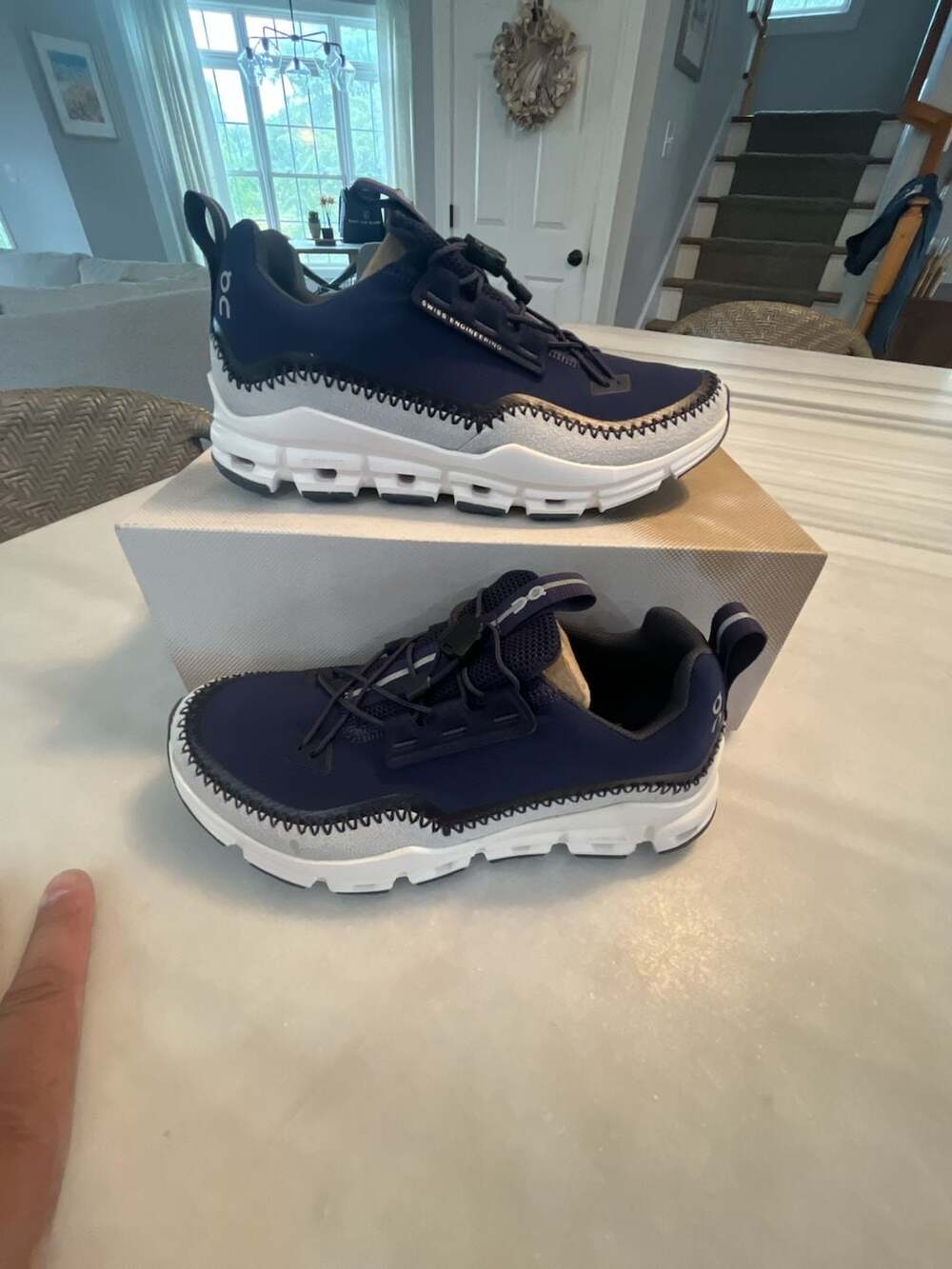 On Cloud Sneaker Blue White Swiss Engineering Womens 5.5